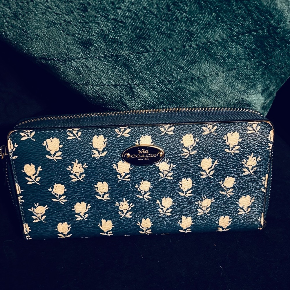 Gently used Coach royal blue and white poppy full size zipper wallet
